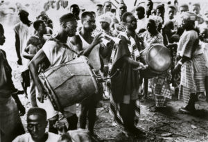 bl000512-Tiv-horse-ceremony-with-double-gida-zurnas-and-drums-Tivland-Nigeria-1966-Photo-Charlie-Keil