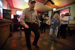 bl000781_old-man-dances